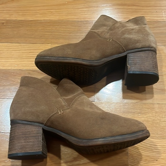 Bearpaw women’s block heel suede ankle boots size 10. - Picture 4 of 8